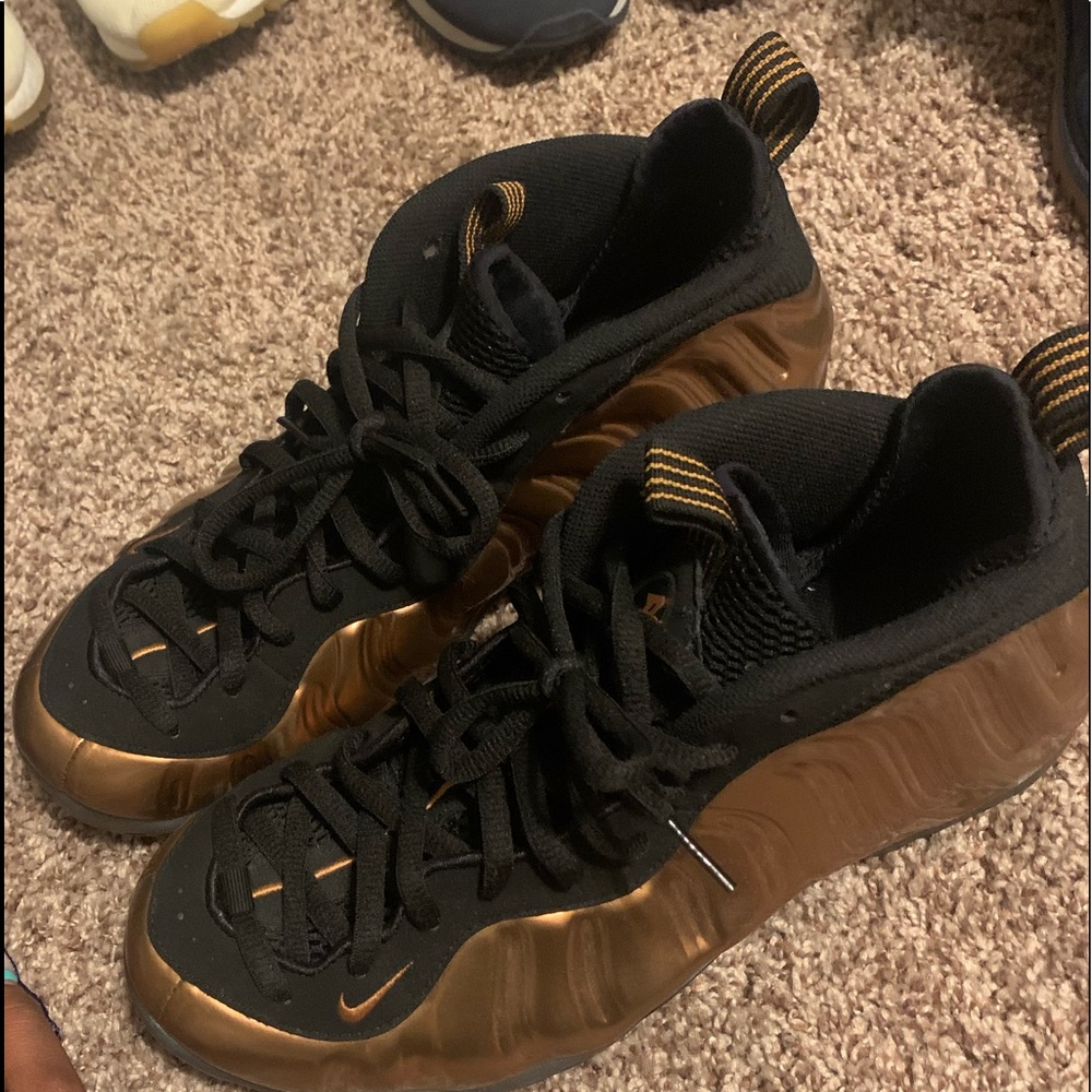 Gold foams